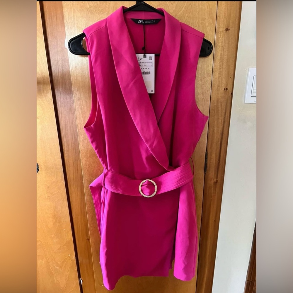 NEW ZARA WOMAN BUCKLE BELT
BLAZER FUCHSIA PINK JUMPER ROMPER